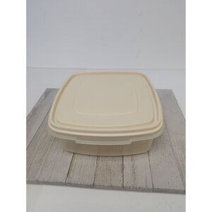 Rubbermaid Servin' Saver #3 B Storage Container Almond Lid Square 10 Cups USA
